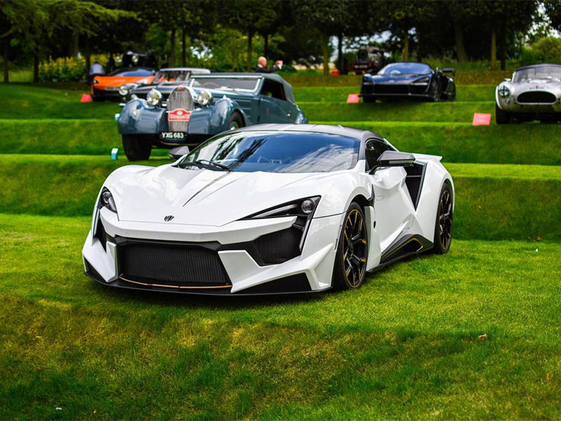 فينير سوبر سبورت  الإماراتية الصنع بجولة في الريف الانجليزي